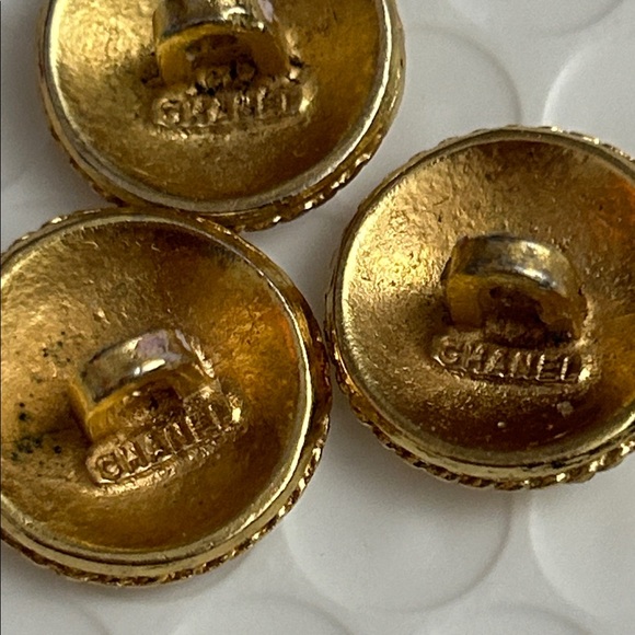 CHANEL Iconic Gold Buttons Three - Picture 4 of 5